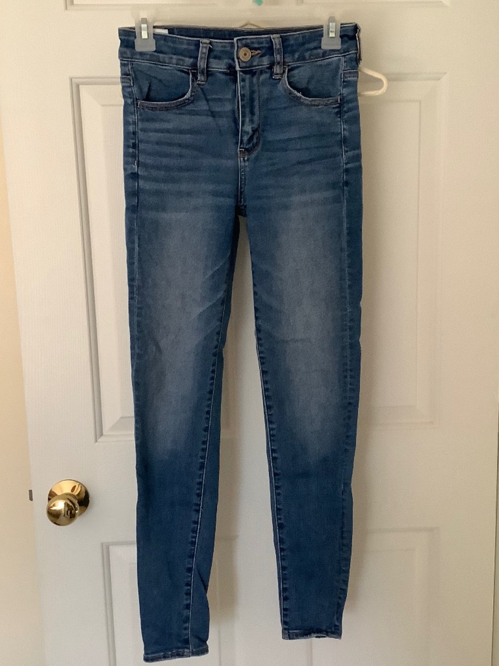 American Eagle Next Level Stretch skinny jeans size 2 medium wash